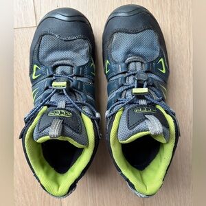 KEEN Kids' Gray and Lime Green Waterproof Hiking Shoes/Boots size 4